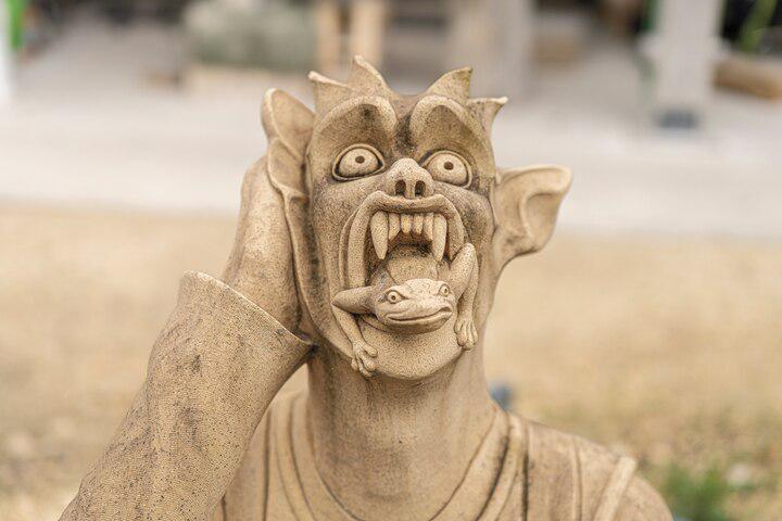 Here's how you sculpt a medieval statue in the 21st century