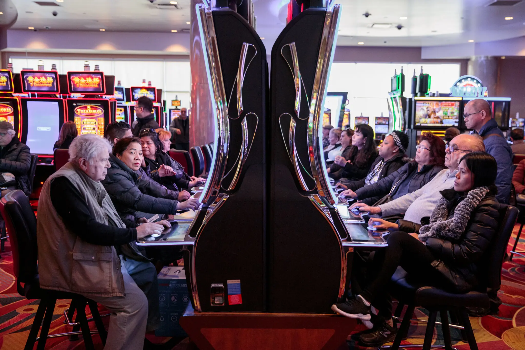 Resorts World in Queens, which offers video gambling machines but no live tables, hopes to win approval to open a full-scale casino.