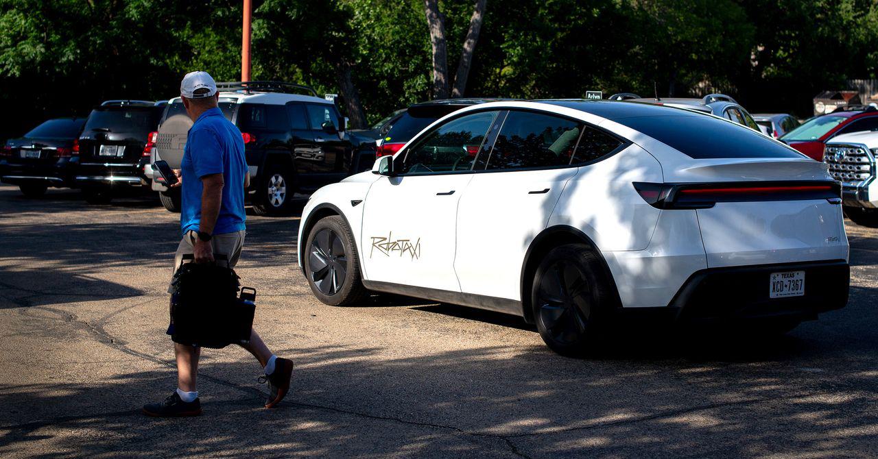 A New Road Safety Group Targets Self-Driving Cars