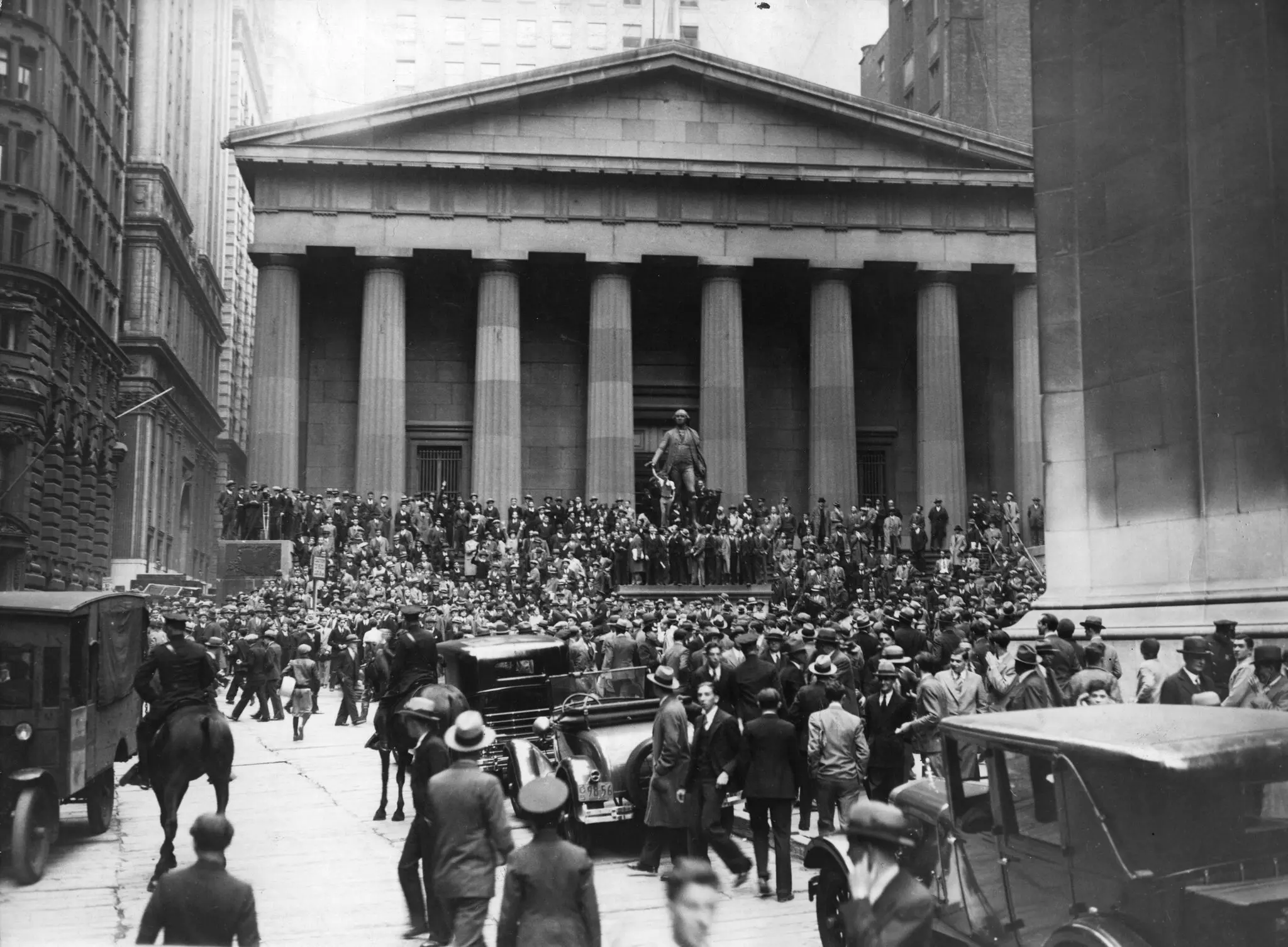 The Sub-Treasury Building (now Federal Hall National Memorial), opposite the New York Stock Exchange at the time of the Great Crash, in November 1929.