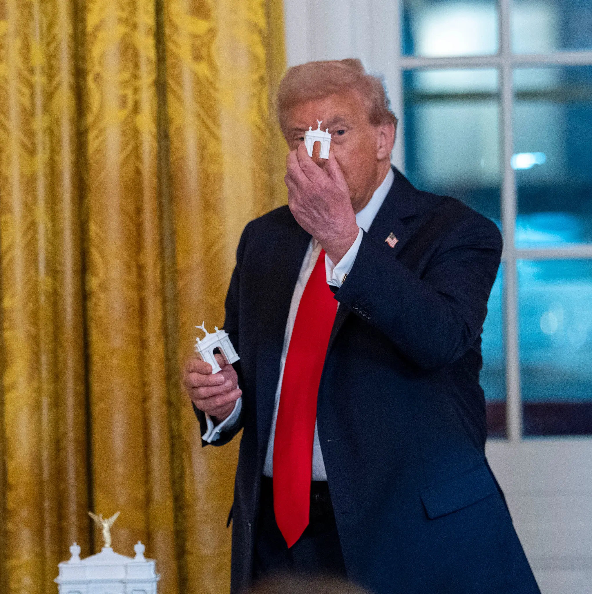 President Trump showed models of the triumphal arch at a White House dinner on Wednesday.