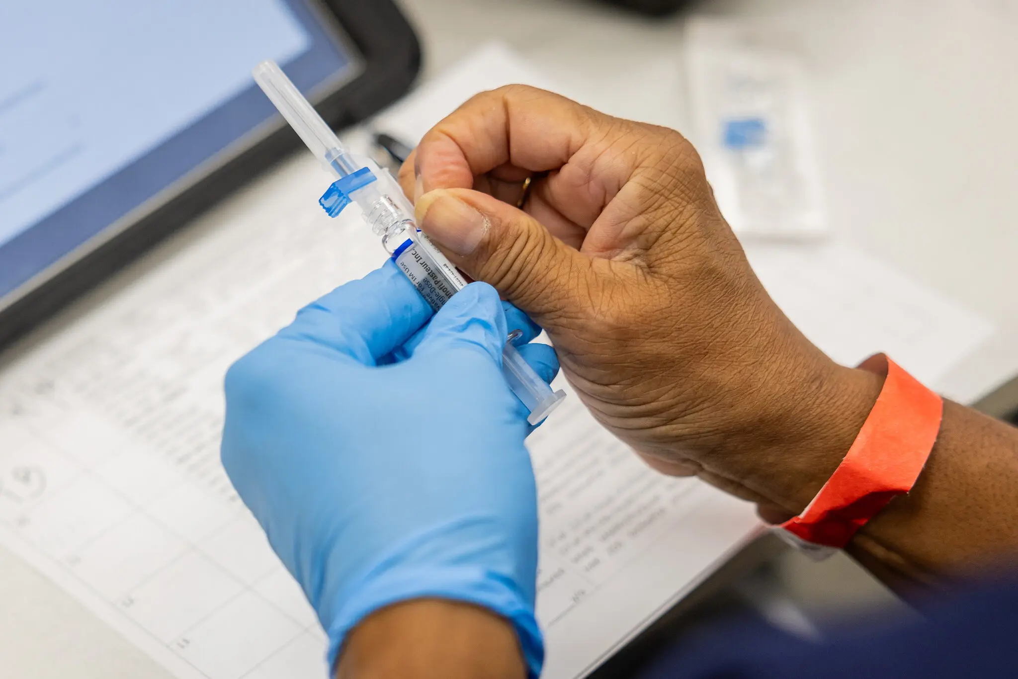 Covid Vaccines in First Trimester Not Tied to Birth Defects, Study Finds