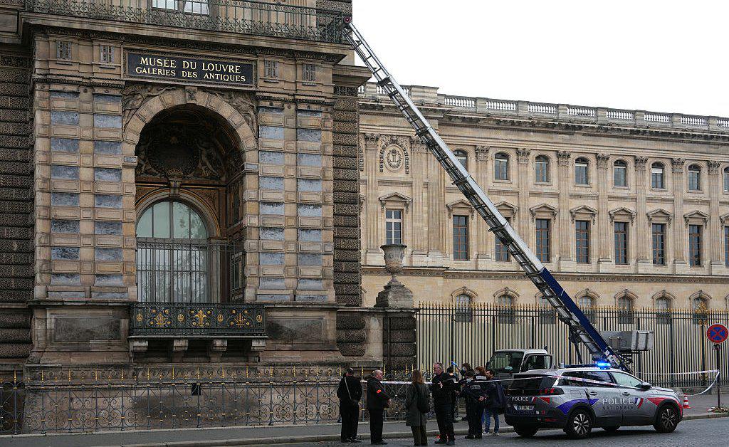 It took seven minutes for thieves to execute a brazen daylight heist at the famed Louvre museum. Here's how they did it
