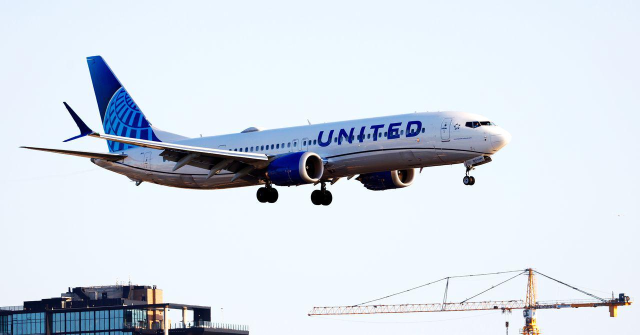 Mystery Object From ‘Space’ Strikes United Airlines Flight Over Utah