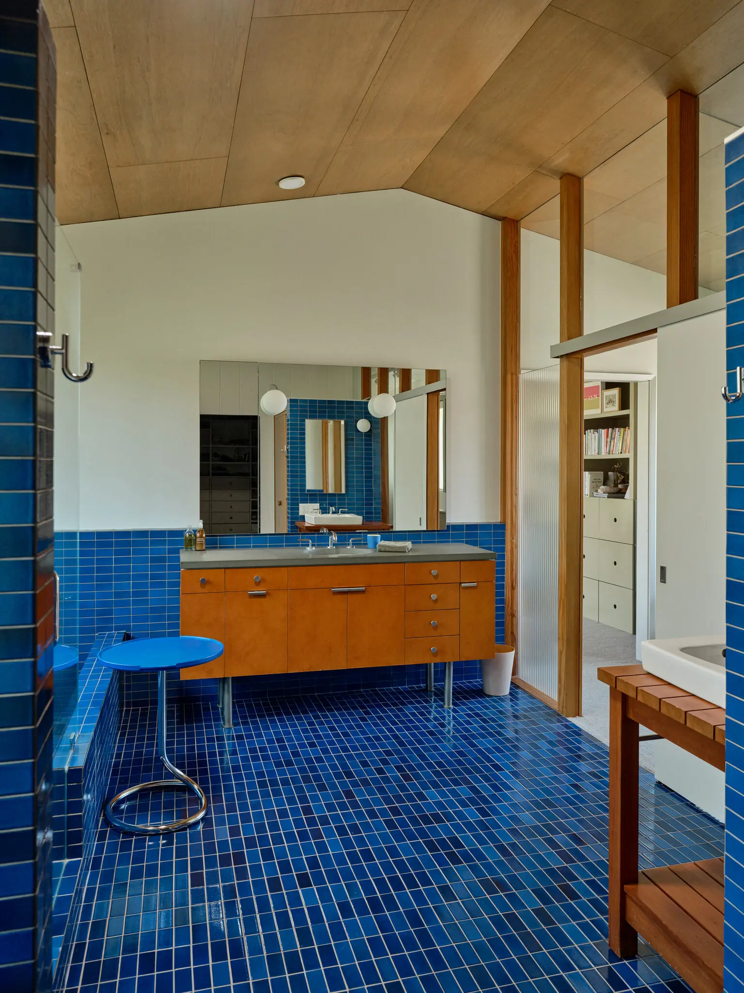 Jamie Lenore McKillop wanted to channel a sense of calmness in her bathroom.