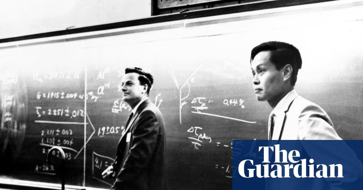 Chen-Ning Yang, right, who built on the realisation that quantum electrodynamics could be a viable theory of the interaction between electrically charged particles and light, with the physicist Richard Feynman.