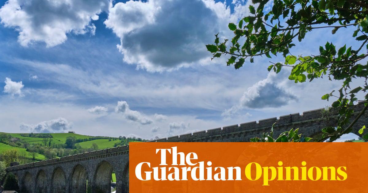 Knucklas viaduct on the Heart of Wales Line.