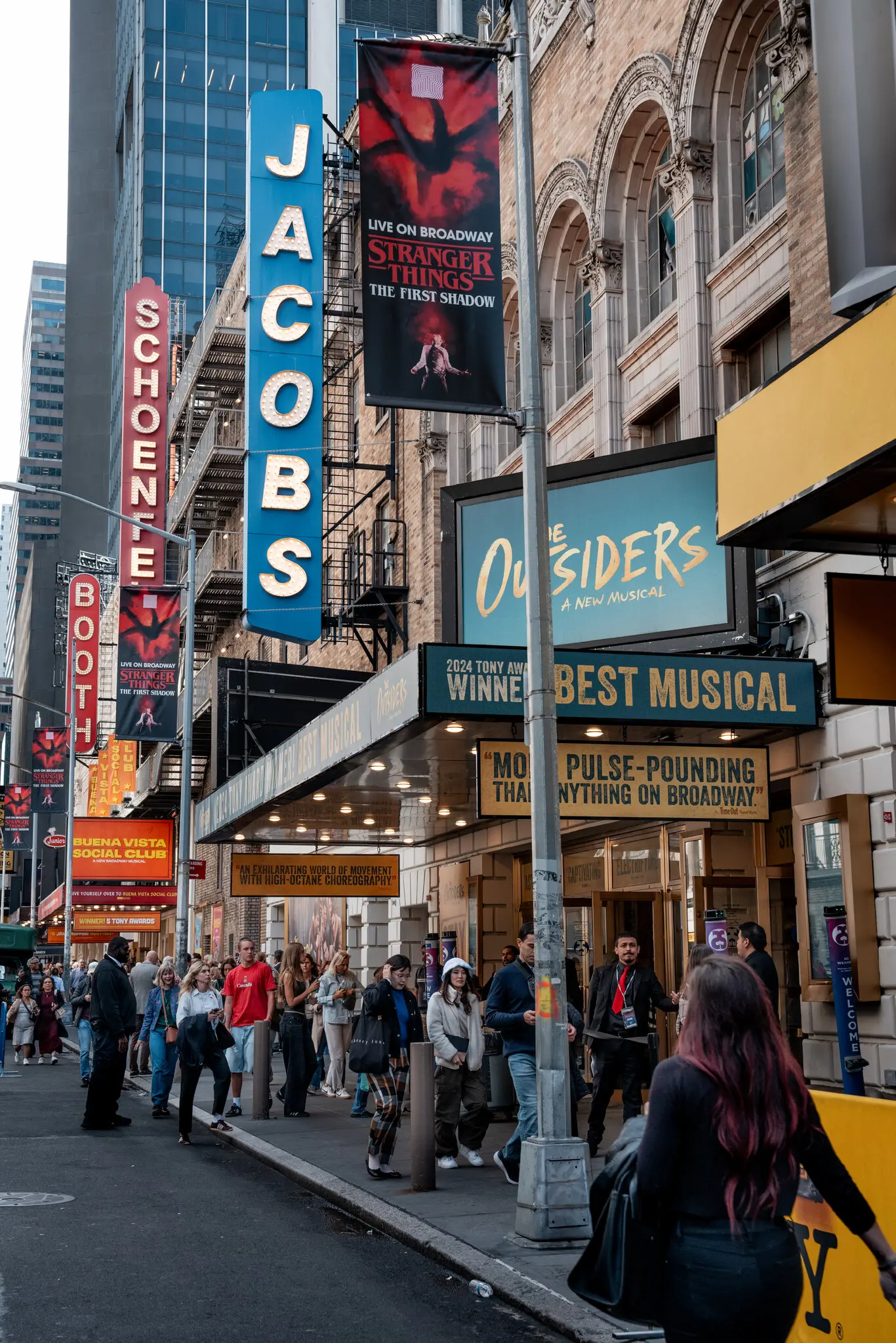 There are currently 32 shows running on Broadway, including 24 musicals, and thanks to an agreement reached shortly after 4 a.m. Thursday, those shows are set to continue running without a labor disruption.