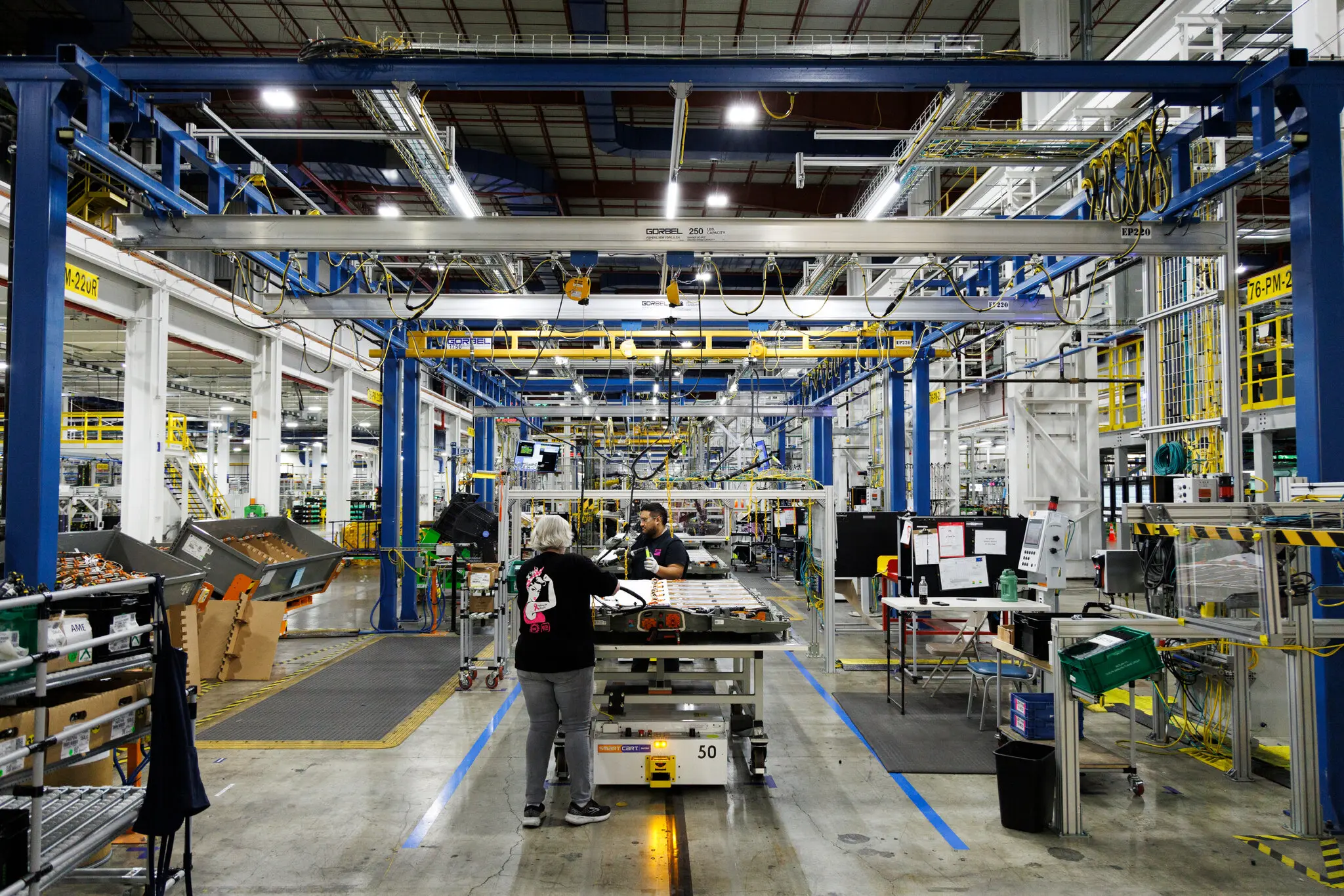 Battery assembly at a General Motors plant in Spring Hill, Tenn. G.M. announced that it had developed a new lower-cost battery.