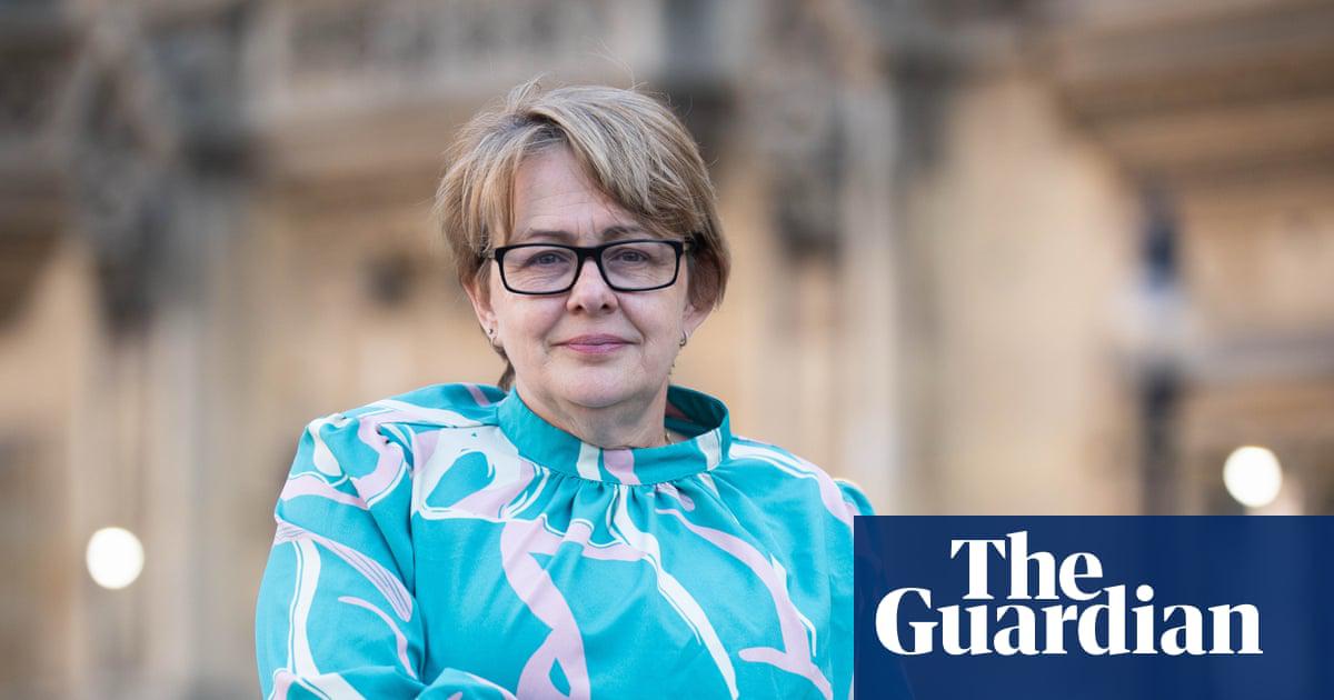 Lord Grey-Thompson says she feels unable to use electric cars because of inaccessible charging points.