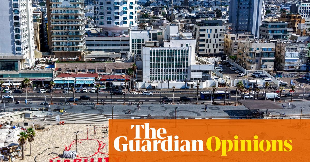 An installation depicting Donald Trump in the sand on a beach in Tel Aviv, 24 October 2025.