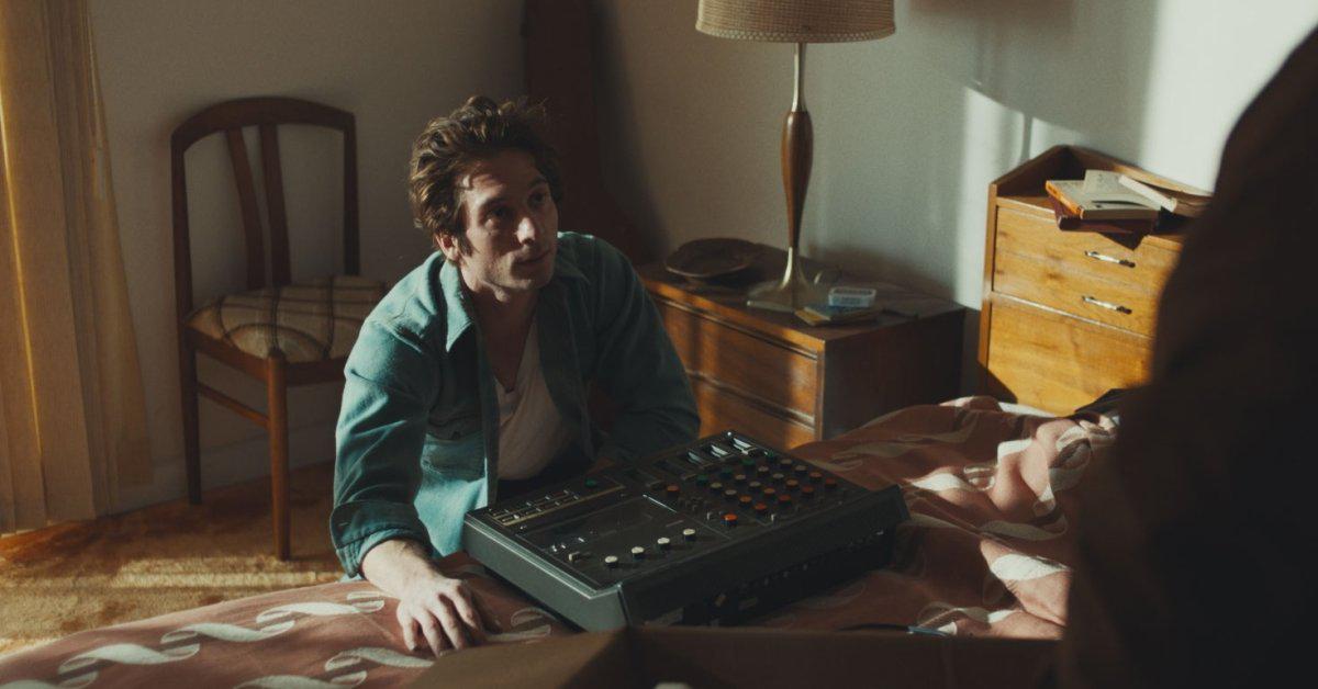 Jeremy Allen White is quietly effective as Bruce Springsteen in Scott Cooper's 'Deliver Me From Nowhere' 