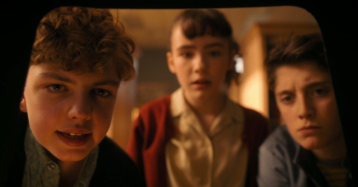 Breaking down the ending of Episode 1 of HBO's new 'IT' prequel series.