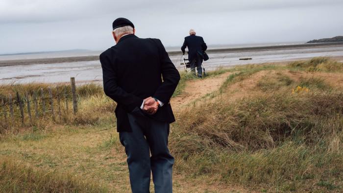 The men who stared at mushroom clouds
