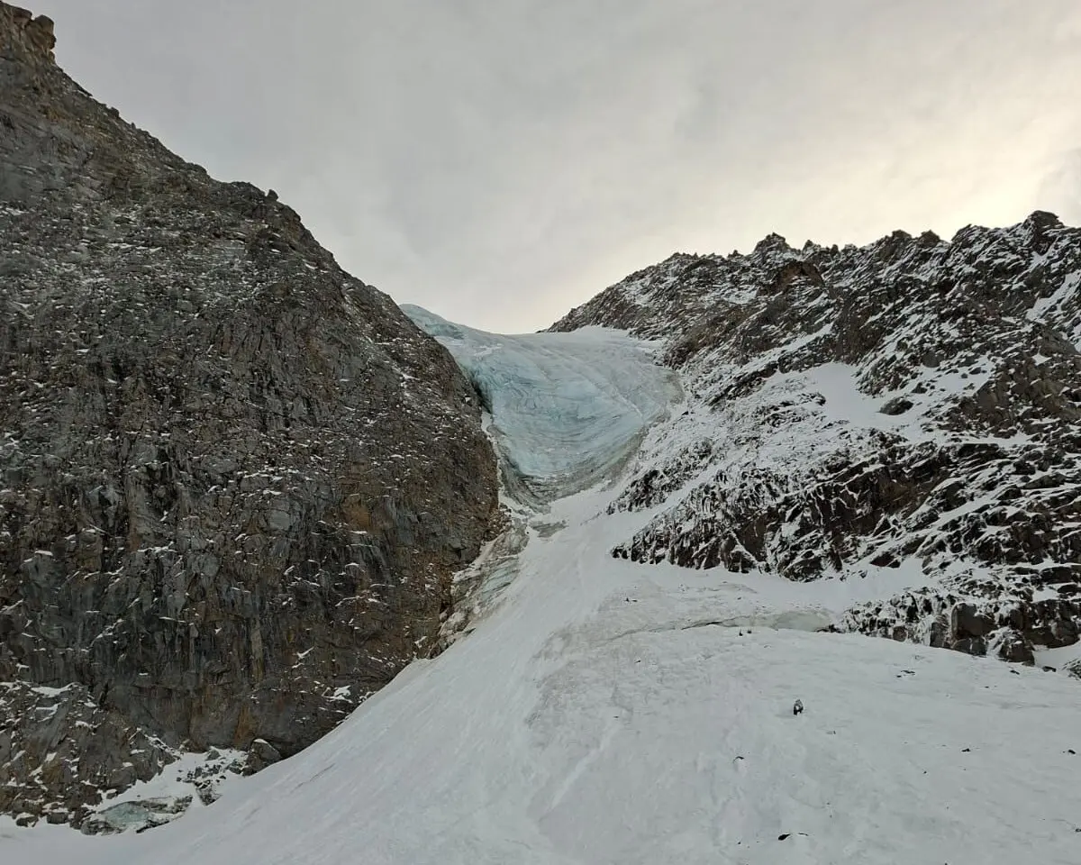 An avalanche near Cima Vertana, in northern Italy, swept away two groups of climbers on Saturday evening.
