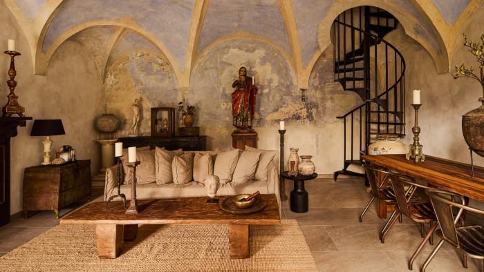 ‘Fresco. Palazzo. For Sale. Go’