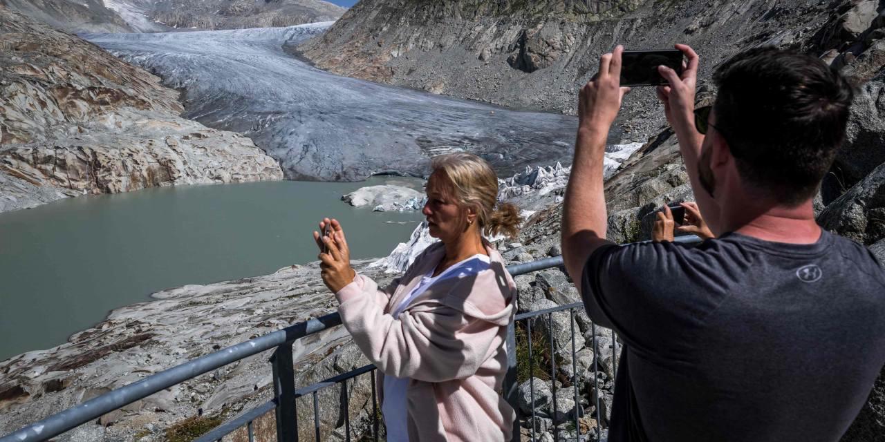 Swiss Inflation Declines as SNB Mulls Negative Rates