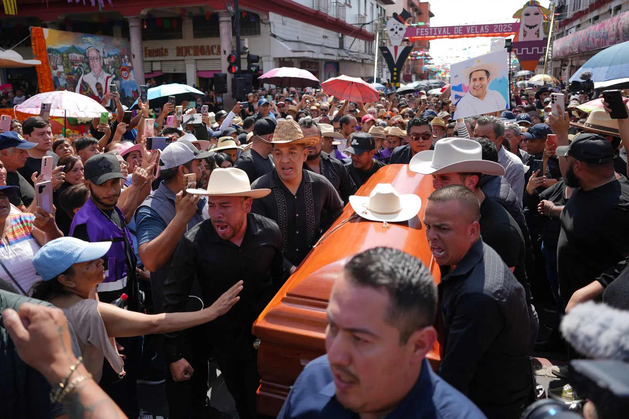 People carrying the coffin of late Mayor Carlos Manzo, who was shot on Sunday in Uruapan, a city of 350,000 in western Mexico.