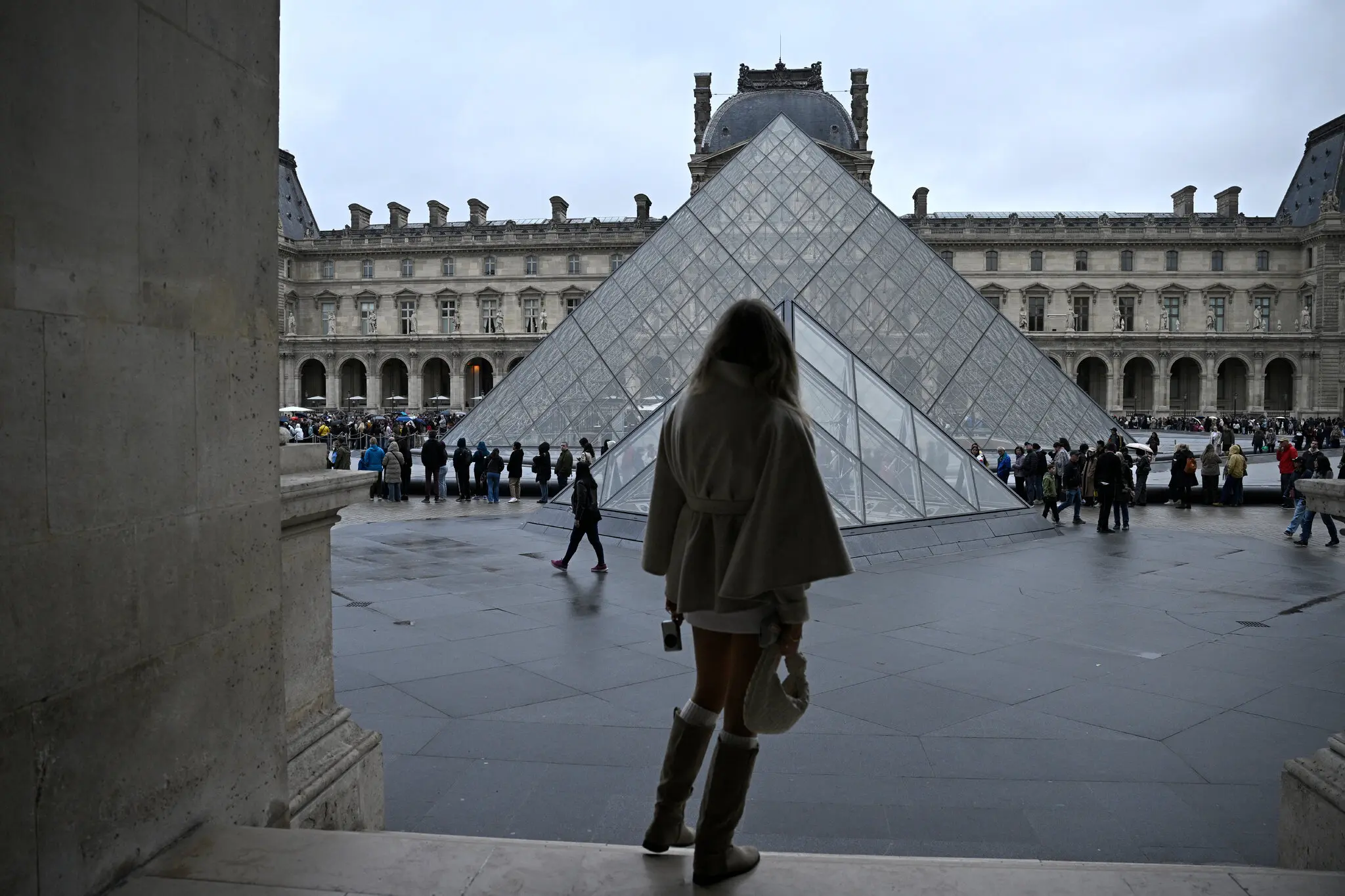 The brisk theft at the Louvre — which took place in less than 10 minutes — happened in broad daylight with visitors and museum attendants initially present in the gallery.
