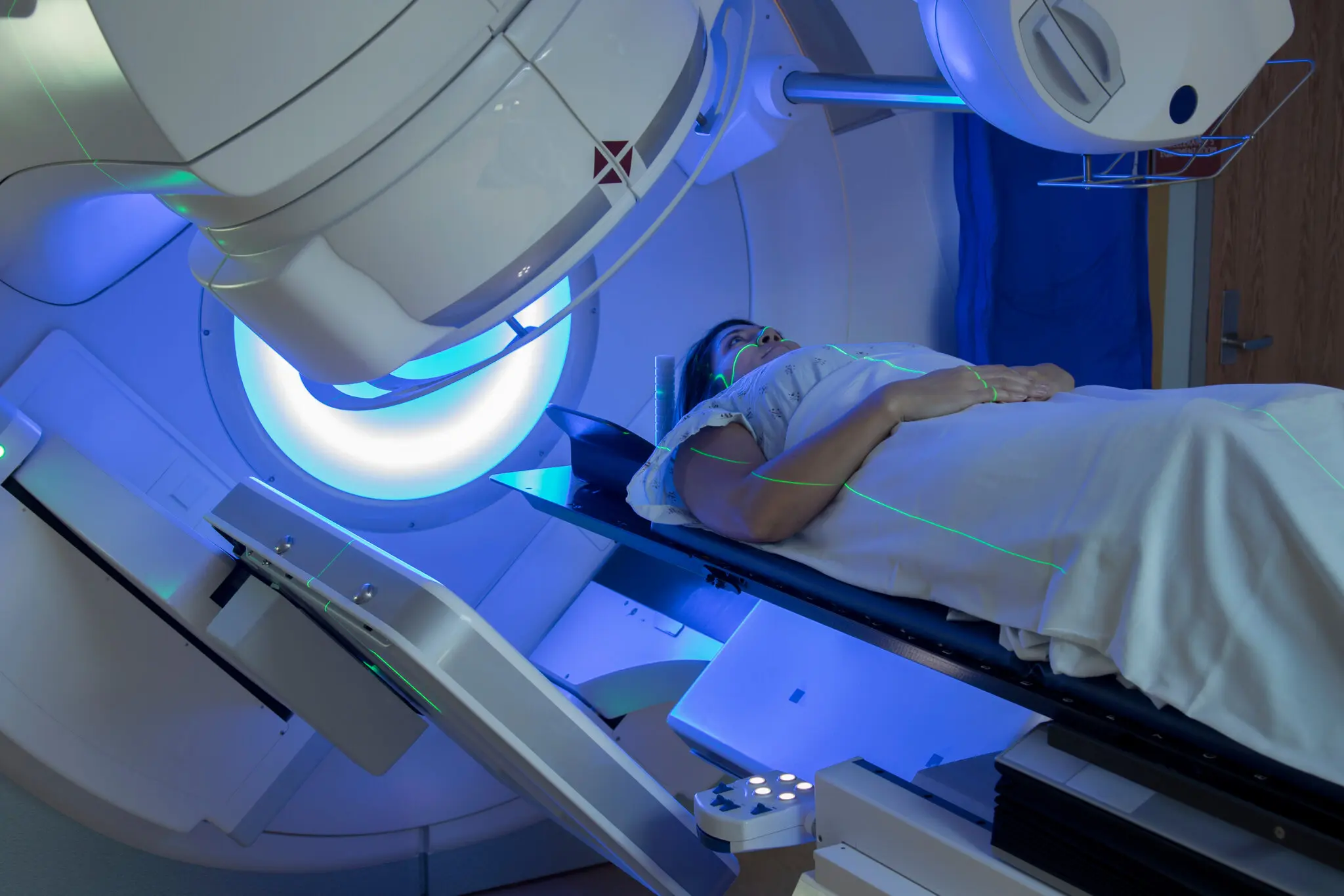 Researchers followed 1,600 women for a median of 9.6 years and found that survival rates were similar in two groups of patients: 81.4 percent among the patients who had received radiation treatment and 81.9 percent among those who had not.