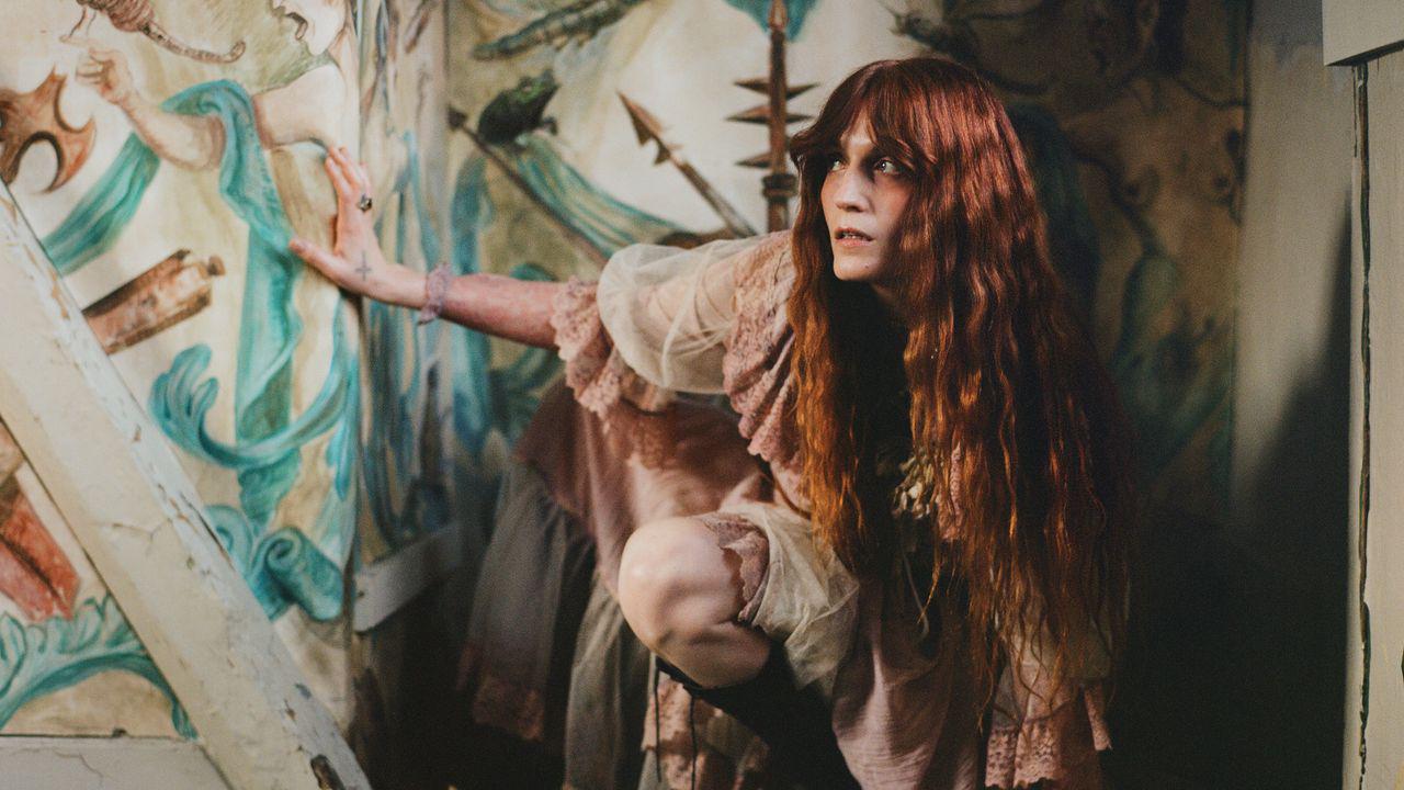 Florence Welch Learns How to Scream