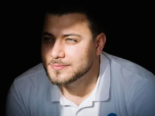 Syrian refugee Diar Khal runs a startup that makes an app aimed at helping immigrants navigate German bureaucracy.