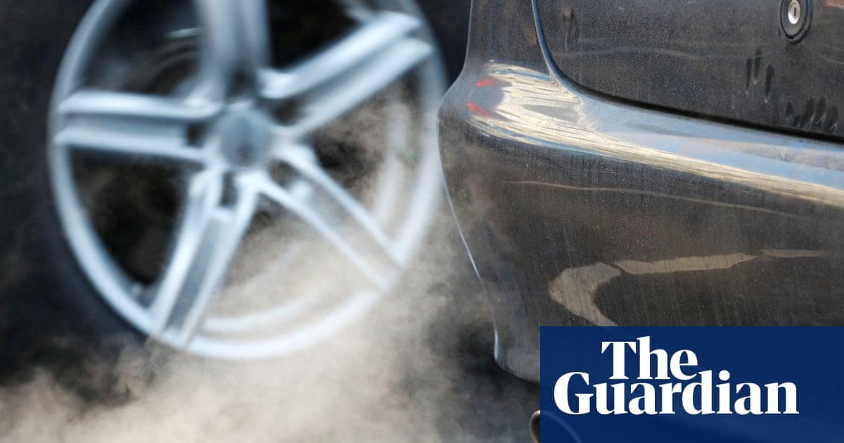 The team say traffic pollution at the edge of UK roads could be cut by 21% if all diesel cars had exhaust pipes positioned near the centre of the road.