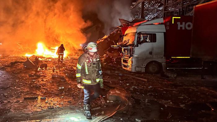 Russia hits Ukrainian energy facilities as winter takes hold