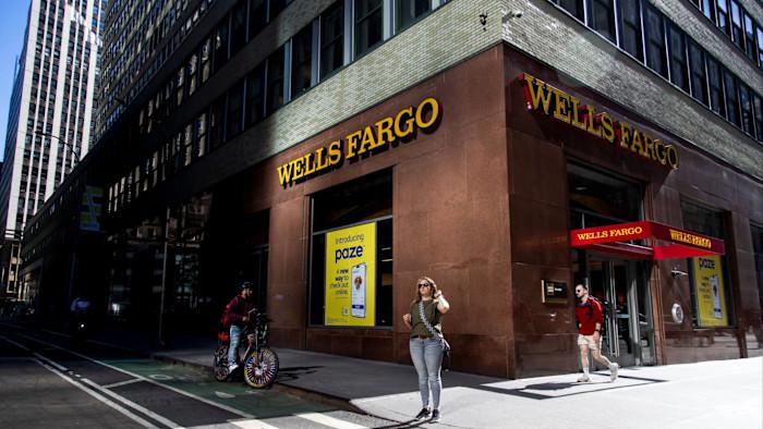 US stocks slide after bank earnings disappoint