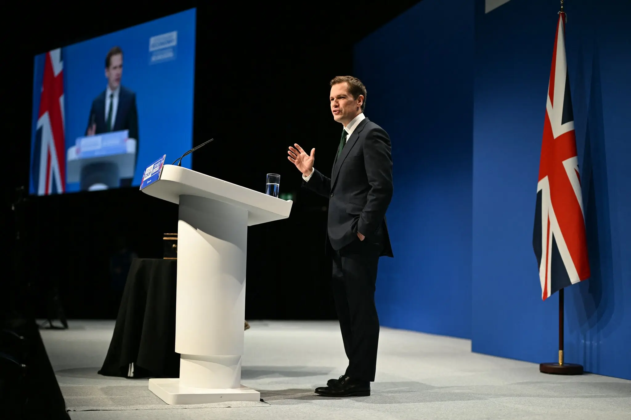 Robert Jenrick, who ran to lead the Conservative Party last year in Britain, was dismissed by the party’s leader on Thursday.