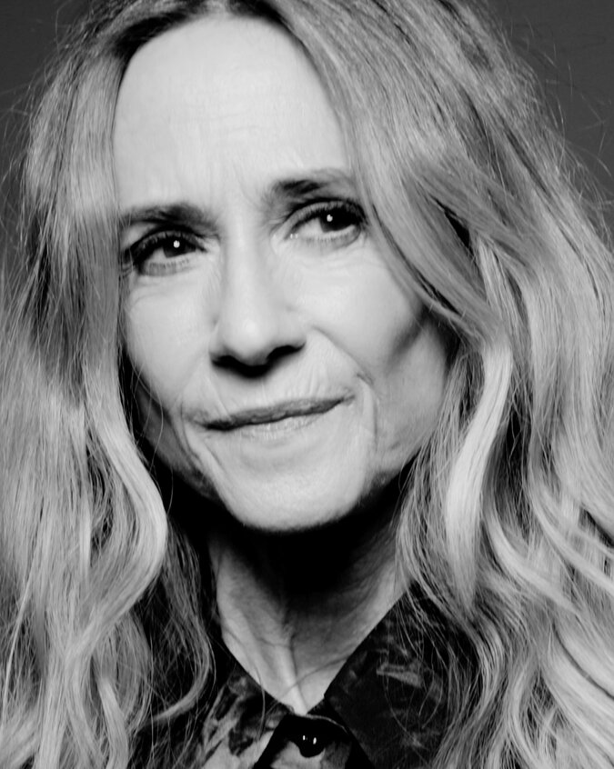 Holly Hunter Reaches for the Stars