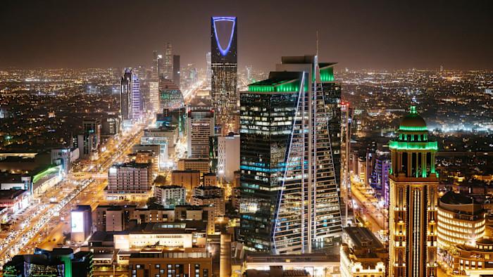 Saudi banks borrow abroad at fastest ever pace