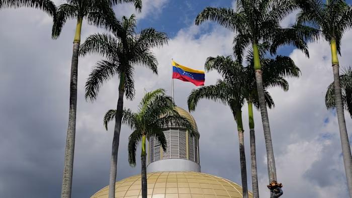 Venezuela’s lawmakers back oil sector reforms