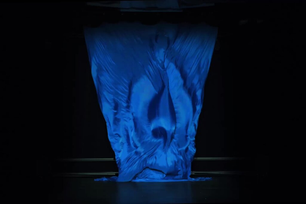 Turning 4 Miles of Silk Into a Stunning Theater Spectacle