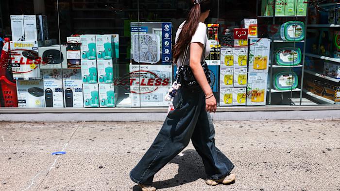 US consumer confidence plunges to 12-year low