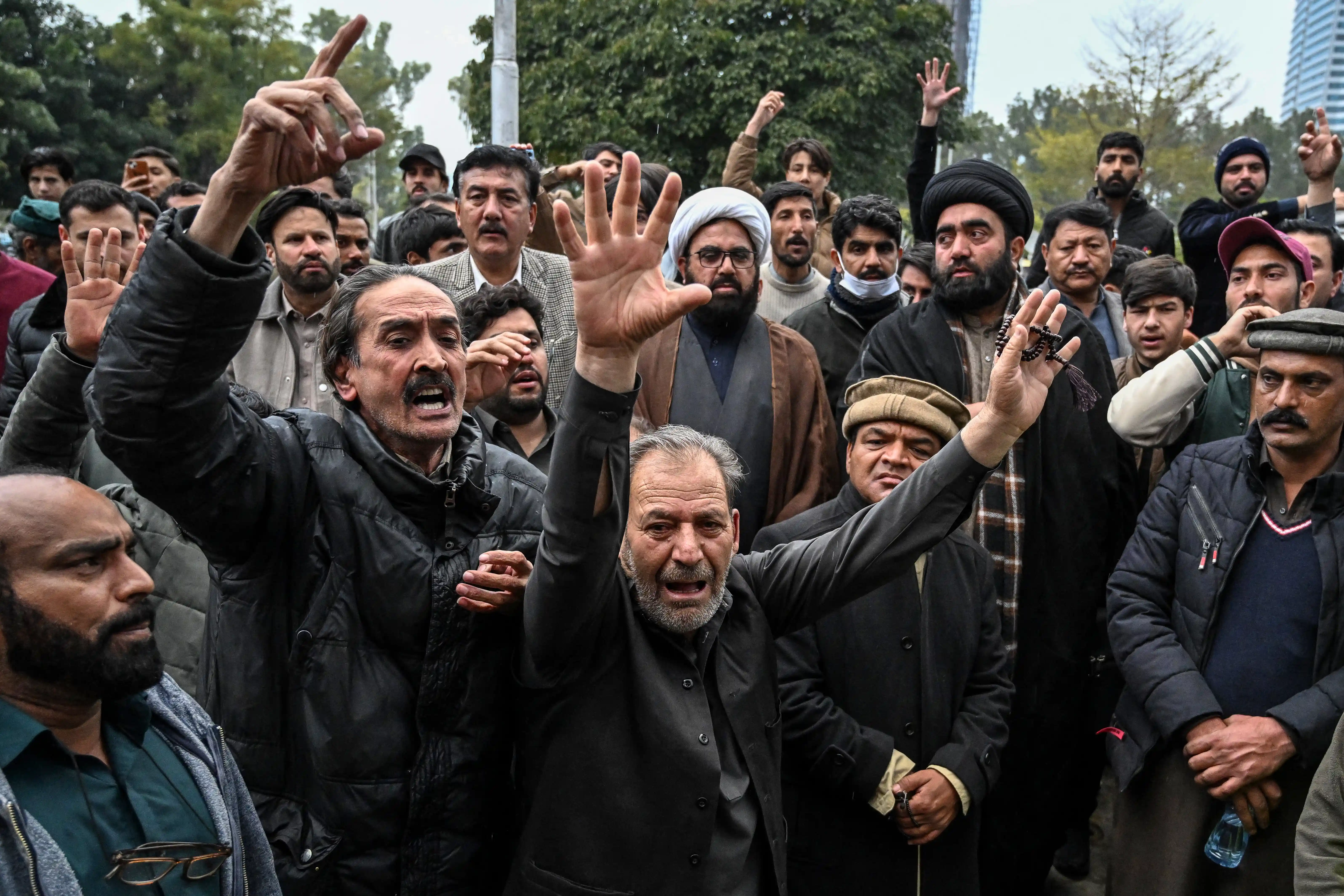 A suicide bombing outside a Shiite mosque during Friday prayers in Islamabad killed and injured dozens of people, according to local police and hospital officials.