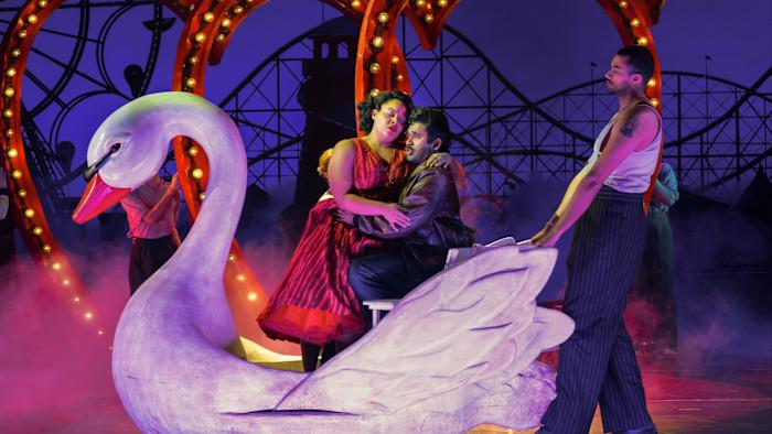 ENO’s fairground-themed Così fan tutte fizzes with fun