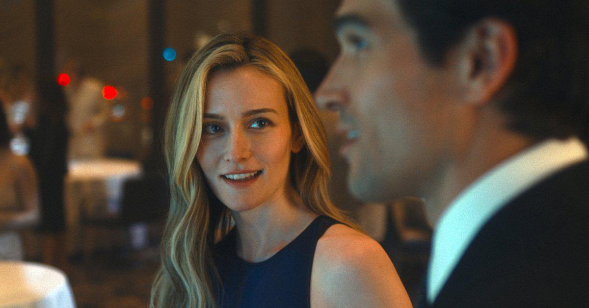 The series traces the romance between JFK Jr. and Carolyn Bessette